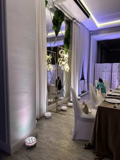 DWOREK_ROZA_PORAJA_dekoracja_swiatlem