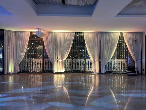 DWOREK_ROZA_PORAJA_dekoracja_swiatlem