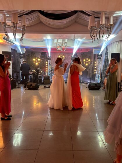 DWOREK_ROZA_PORAJA_dekoracja_swiatlem