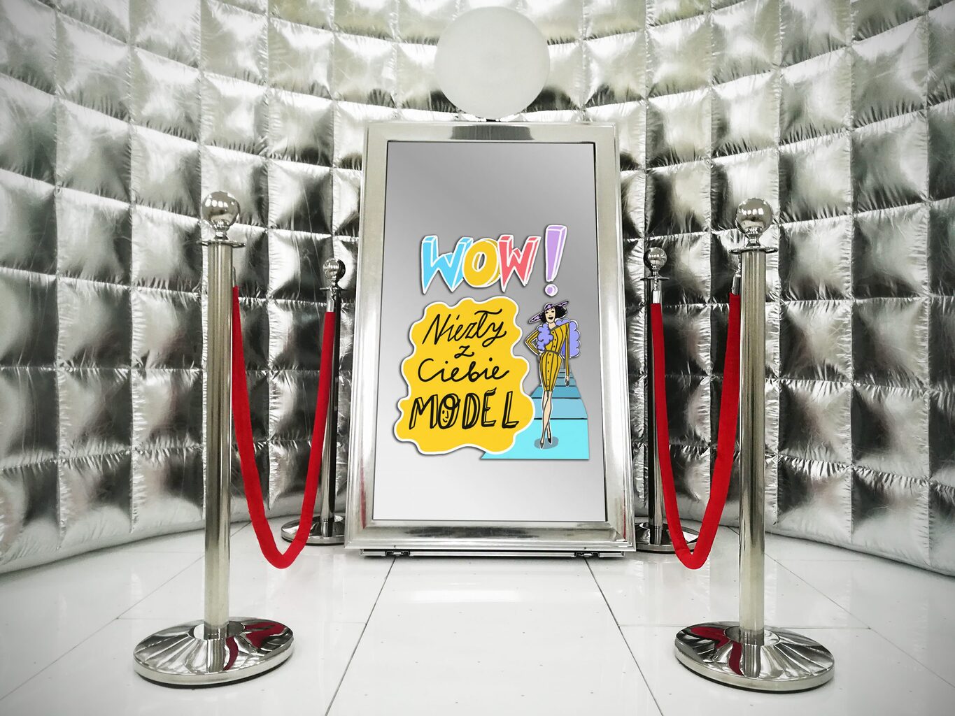 Fotolustro + dmuchana ścianka do zdjęć + słupki