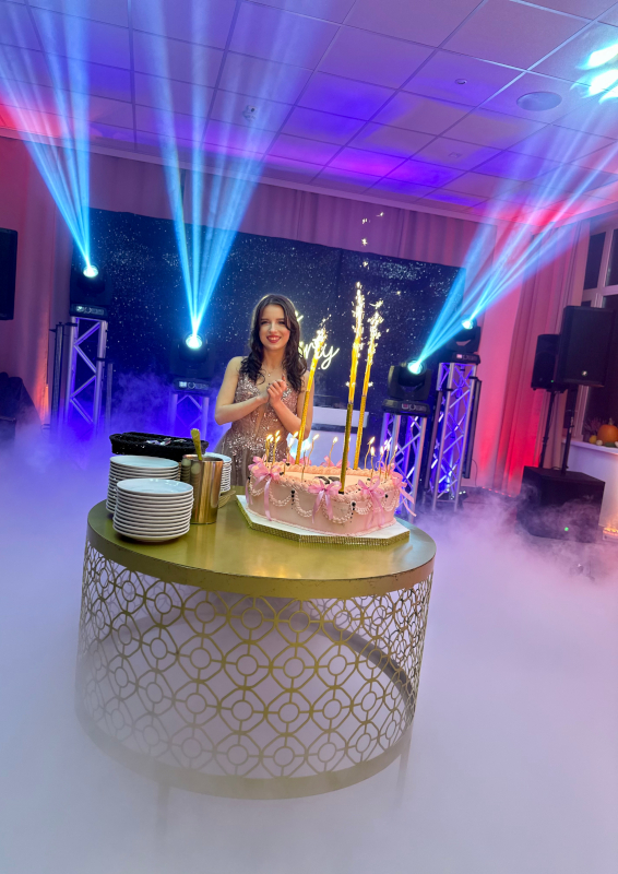 Tort urodzinowy Ciezki dym Fontanny iskier SunStar Przyjezierze